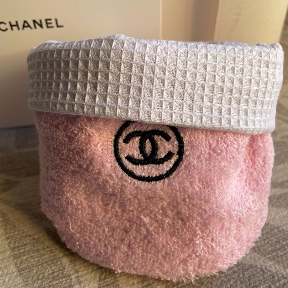 GWP - Beaute Pink Terrycloth Makeup Brush Holder